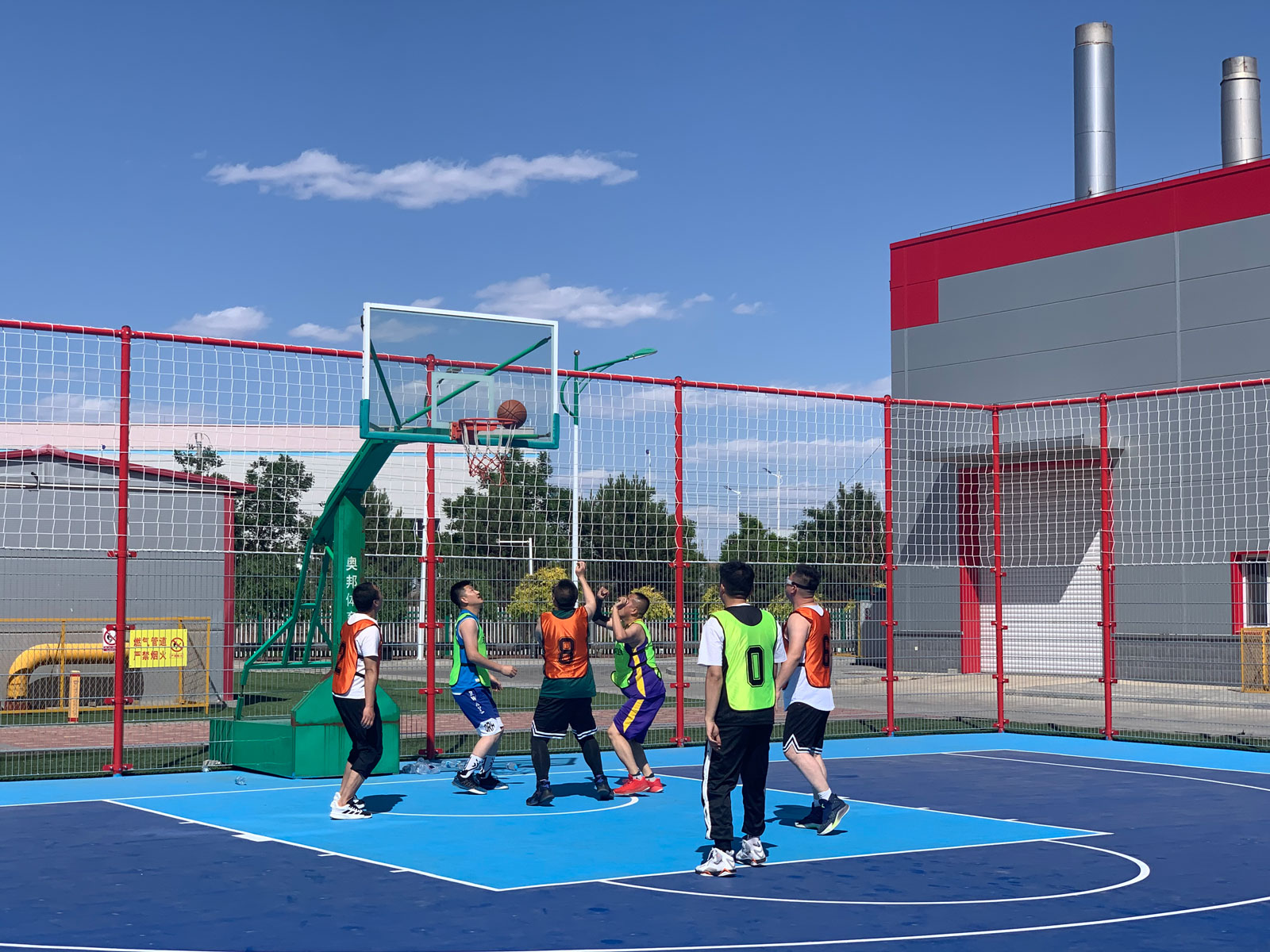 �������